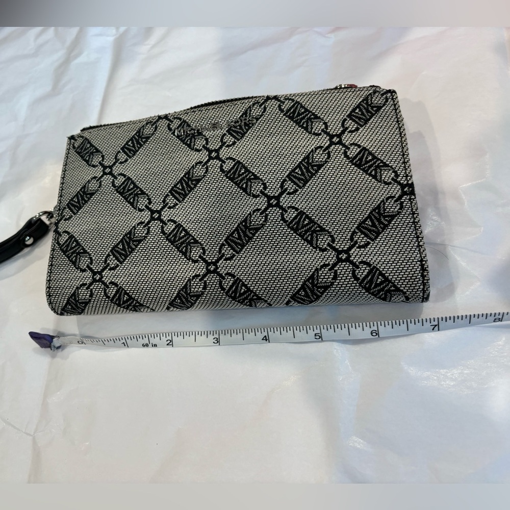 Michael Kors Jet Set Wallet - Picture 2 of 5